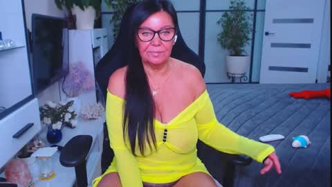 Snapshot of hairypussygranny chatting on 10.18.25 Monika online show from 10.18.25