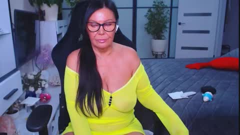 Snapshot of hairypussygranny chatting on 10.26.25 Monika online show from 10.26.25