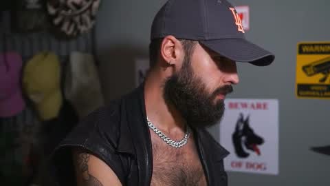 Snapshot of hairyrobxxx chatting on 11.19.25 HairyRobXxX online show from 11.19.25