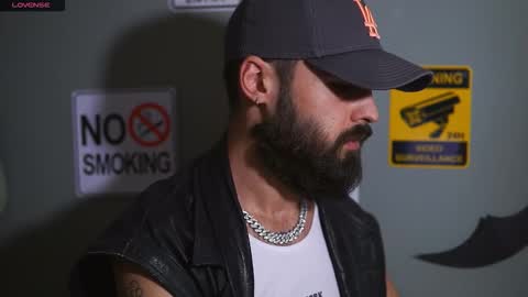 Snapshot of hairyrobxxx chatting on 11.23.25 HairyRobXxX online show from 11.23.25