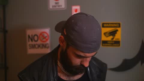 Snapshot of hairyrobxxx chatting on 11.28.25 HairyRobXxX online show from 11.28.25