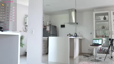 Snapshot of halliee chatting on 02.24.25 insta Laupalacio777Next stream 01th December online show from 02.24.25