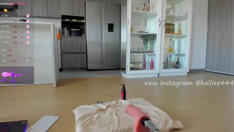 Snapshot of halliee chatting on 09.10.25 insta Laupalacio777Next stream 01th December online show from 09.10.25
