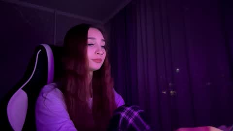 Snapshot of halliemcanaw chatting on 11.01.25 Holly online show from 11.01.25