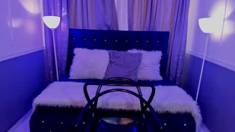 Halls Red online show from 01.24.25