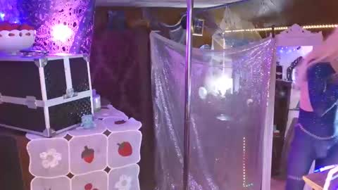 halovalentine online show from 01.04.25