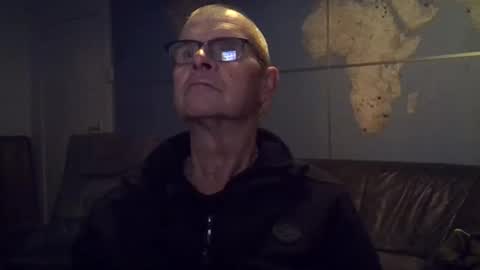 Snapshot of hamto65 chatting on 12.14.25 Prefer men 80 online show from 12.14.25