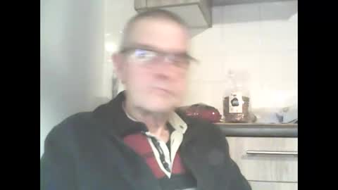 Snapshot of hamto65 chatting on 12.21.25 Prefer men 80 online show from 12.21.25