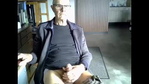 Snapshot of hamto65 chatting on 03.15.26 Prefer men 80 online show from 03.15.26