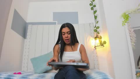 Snapshot of hanah_gray chatting on 10.20.25 hanah_gray online show from 10.20.25