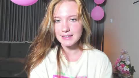 Snapshot of hanahwoods chatting on 03.06.25 hanahwoods online show from 03.06.25