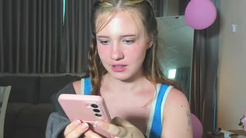 Snapshot of hanahwoods chatting on 03.09.25 hanahwoods online show from 03.09.25