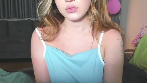 Snapshot of hanahwoods chatting on 03.11.25 hanahwoods online show from 03.11.25