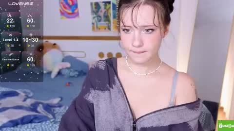 Snapshot of hanahwoods chatting on 10.21.25 hanahwoods online show from 10.21.25