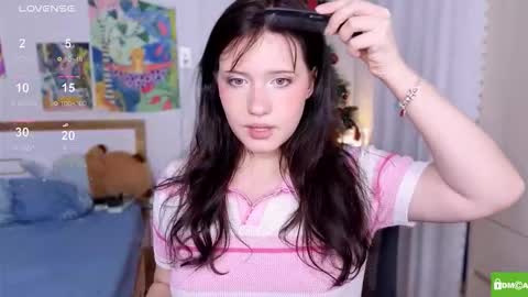 Snapshot of hanahwoods chatting on 11.30.25 hanahwoods online show from 11.30.25