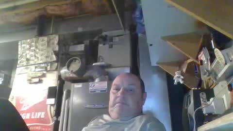 Snapshot of handiemanhere chatting on 10.22.25 naked man online show from 10.22.25