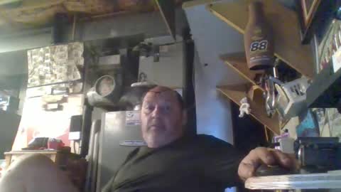Snapshot of handiemanhere chatting on 06.21.26 naked man online show from 06.21.26