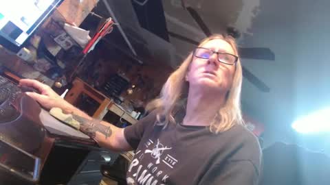 Snapshot of handyman5303 chatting on 02.12.25 Handystudman online show from 02.12.25