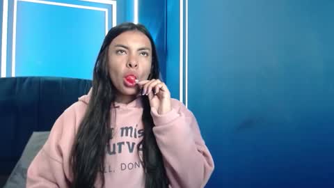 Snapshot of hanna13_ chatting on 10.10.25 Hanna online show from 10.10.25