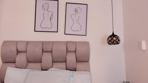 hanna__evans_ online show from 11.14.25