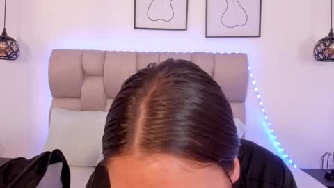 hanna__evans_ online show from 02.04.26