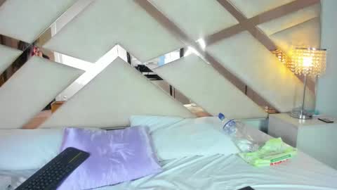 Snapshot of hanna_azumi_ chatting on 01.20.25 hanna online show from 01.20.25