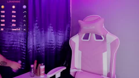 Snapshot of hanna_azumi_ chatting on 01.23.25 hanna online show from 01.23.25