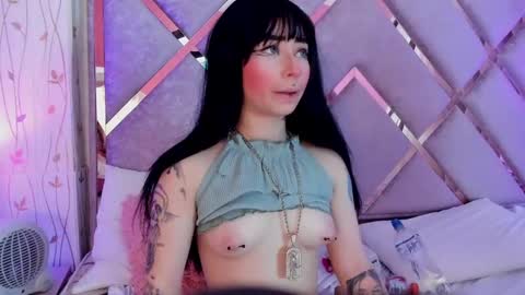 Snapshot of hanna_azumi_ chatting on 01.27.25 hanna online show from 01.27.25