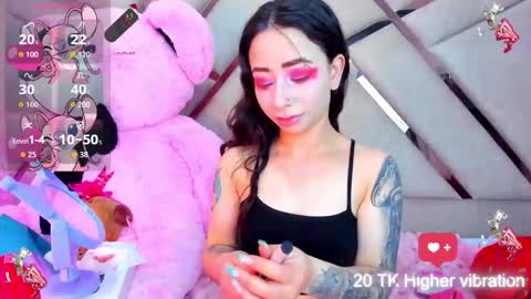 Snapshot of hanna_azumi_ chatting on 10.12.25 hanna online show from 10.12.25