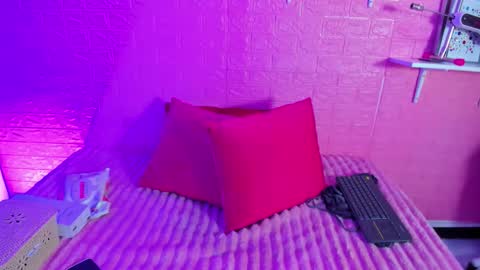 Snapshot of hanna_azumi_ chatting on 11.22.25 hanna online show from 11.22.25