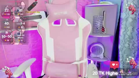 Snapshot of hanna_azumi_ chatting on 12.18.25 hanna online show from 12.18.25