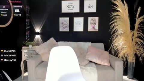 Snapshot of hanna_fost chatting on 03.11.25 im Hanna online show from 03.11.25