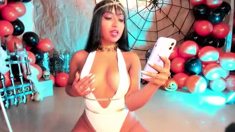 Snapshot of hanna_fost chatting on 10.31.25 im Hanna online show from 10.31.25