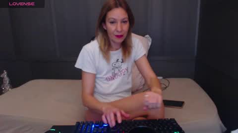 Snapshot of hanna_ha chatting on 12.22.25 hanna_ha online show from 12.22.25