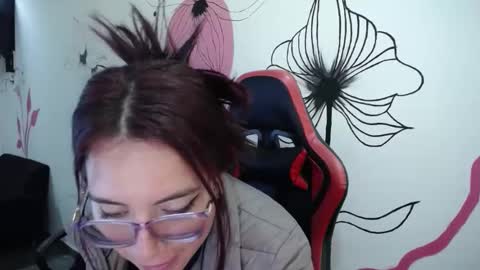 Snapshot of hanna_hot77 chatting on 05.18.26 mara online show from 05.18.26