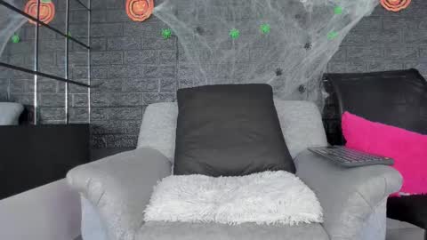 Hanna lens online show from 10.30.25