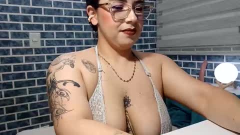 hanna_moons online show from 04.18.26