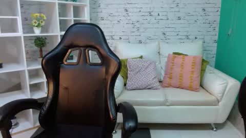 Hannah  online show from 10.14.25