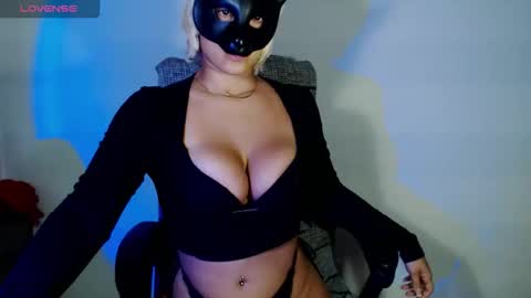 Snapshot of hannah_kiim chatting on 11.06.25 hannah kiim online show from 11.06.25