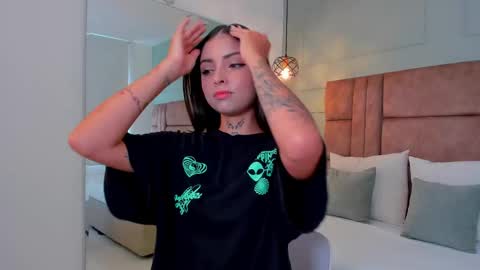 Snapshot of hannah_miltonn chatting on 09.21.25 Hannah Milton online show from 09.21.25