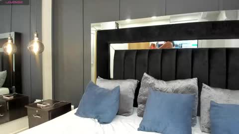 Snapshot of hannah_miltonn chatting on 12.18.25 Hannah Milton online show from 12.18.25