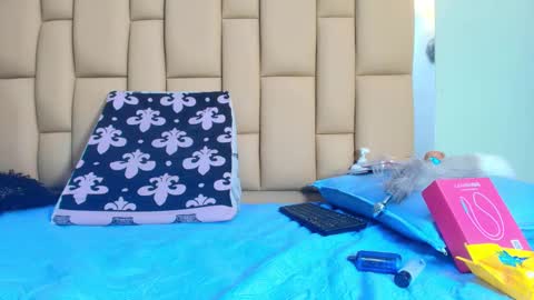 hannah_teehn online show from 10.14.25