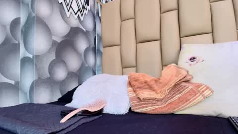 hannah_teehn online show from 11.05.25