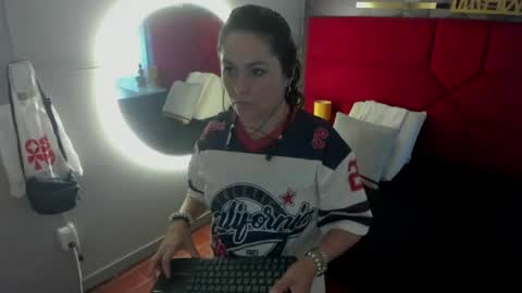 Snapshot of hanny_bliss chatting on 06.11.26 Hanny online show from 06.11.26