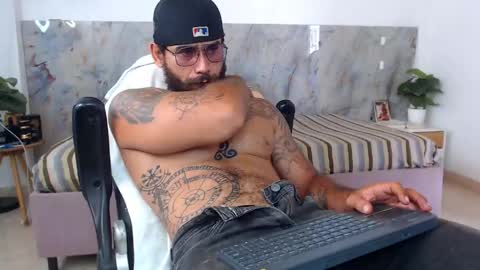 Snapshot of hanz_col chatting on 04.17.26 hanz_col online show from 04.17.26