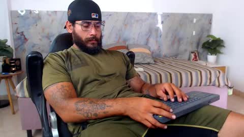 Snapshot of hanz_col chatting on 04.19.26 hanz_col online show from 04.19.26