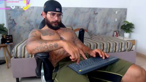 Snapshot of hanz_col chatting on 04.19.26 hanz_col online show from 04.19.26