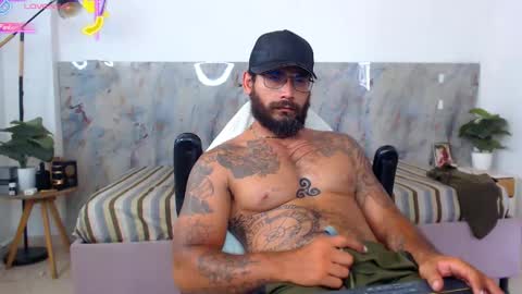 Snapshot of hanz_col chatting on 04.20.26 hanz_col online show from 04.20.26