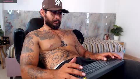 Snapshot of hanz_col chatting on 04.28.26 hanz_col online show from 04.28.26