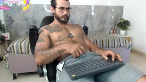 Snapshot of hanz_col chatting on 05.17.26 hanz_col online show from 05.17.26